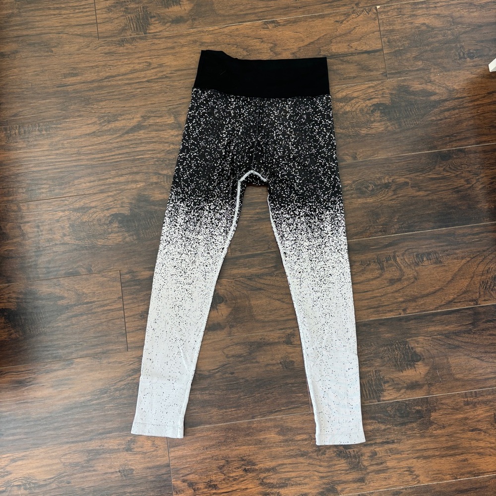 Athleta High Waisted Flurry Ombre Tights Ribbed Seamless Black/White Size M